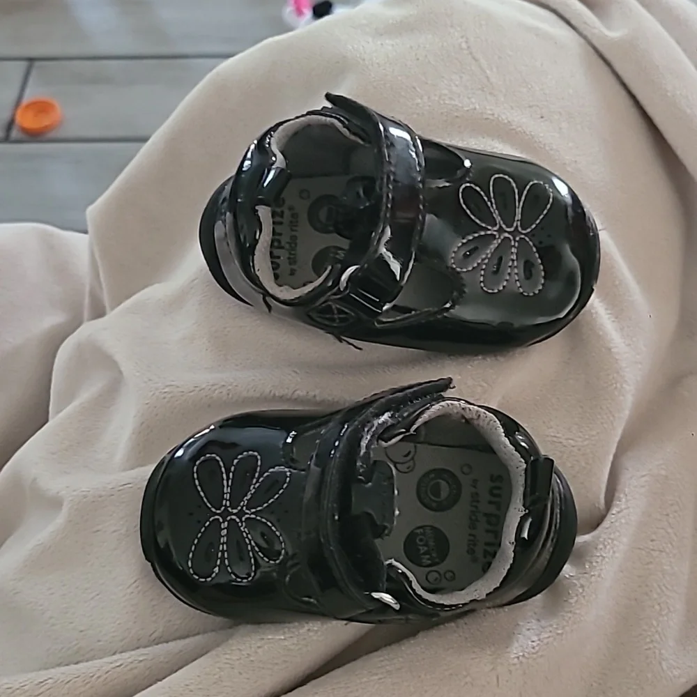 Surprise By Stride Rite Baby Girl Flat Shoes With Velcro Strap Closure Size 3c